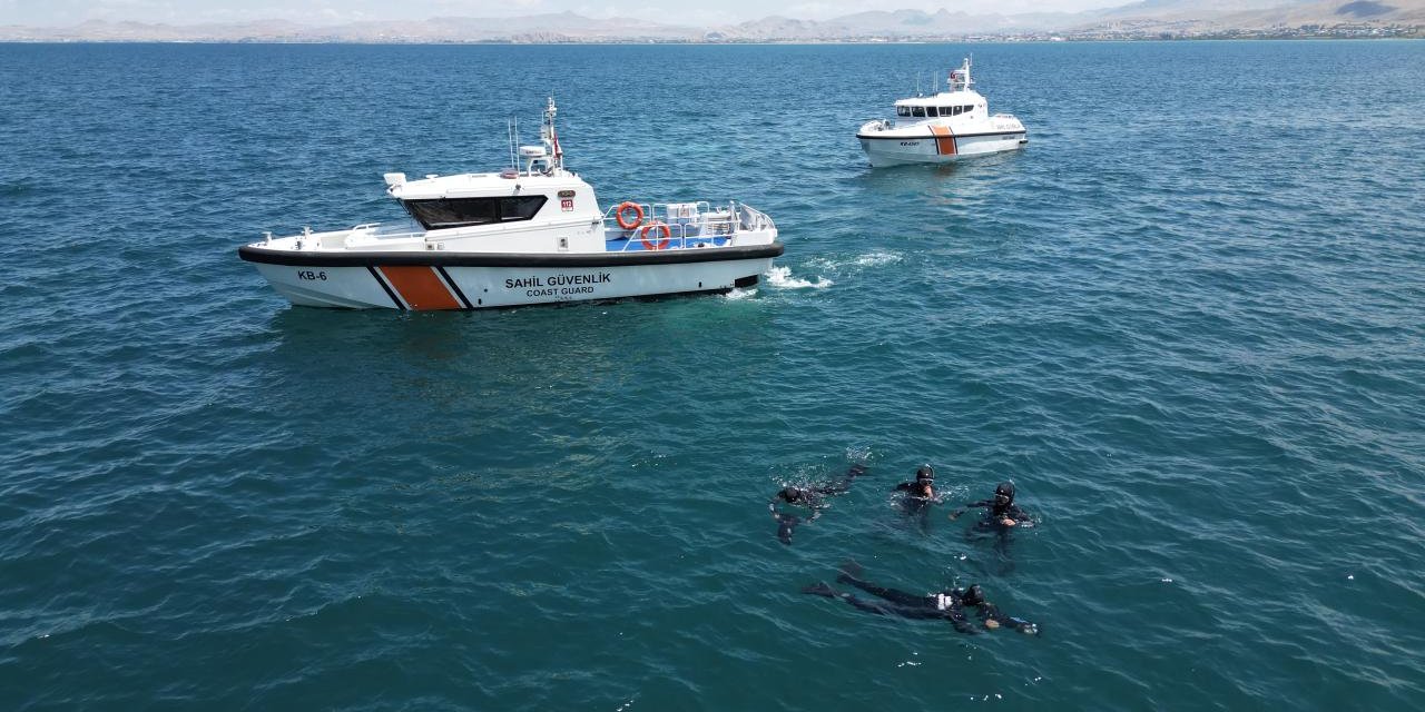 Ekipler Van Gölü'nde boğulmalara karşı teyakkuzda