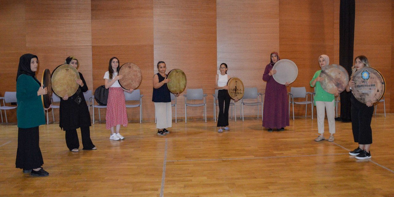 Diyarbakır’daki öğrenciler ücretsiz sanat kurslarında öğreniyor