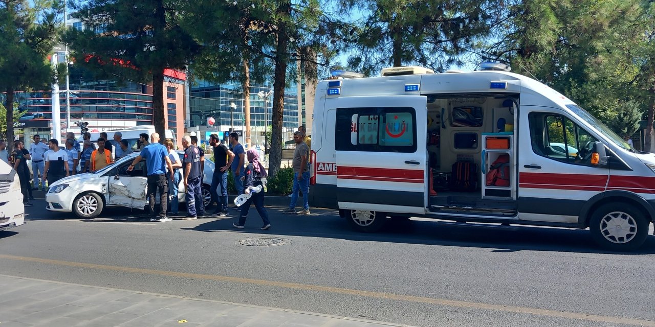 Diyarbakır’da hatalı dönüş nedeniyle meydana gelen kazada 1 yaralı