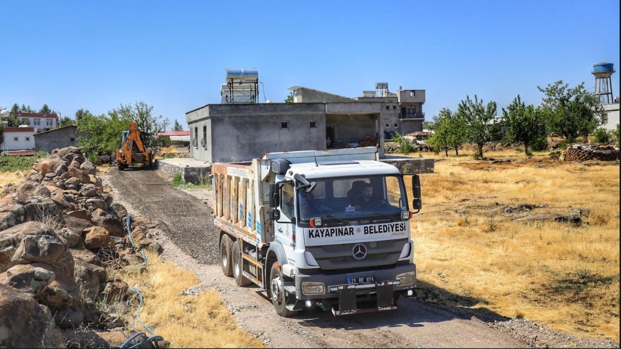 Kayapınar Belediyesi köy yolları için kolları sıvadı