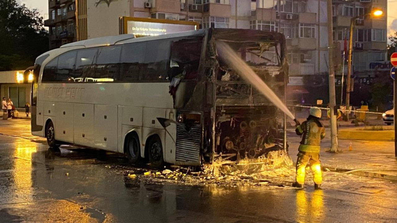 Şehirlerarası otobüs seyir halindeyken alev aldı