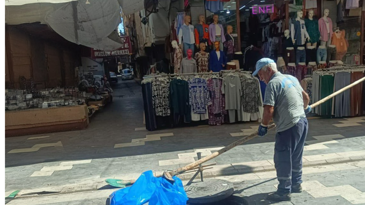 Diyarbakır'ın Sakarya Caddesi'nde DİSKİ'den detaylı temizlik