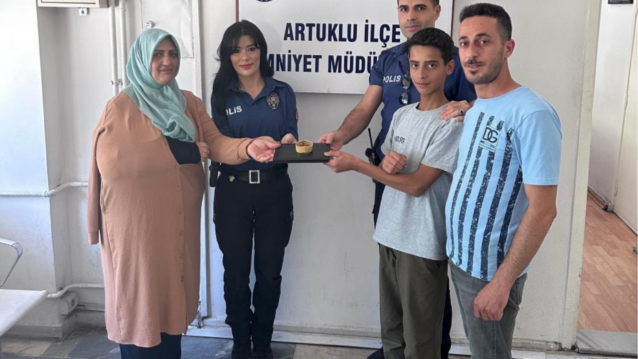 Mardin’de lise öğrencisinden örnek davranış