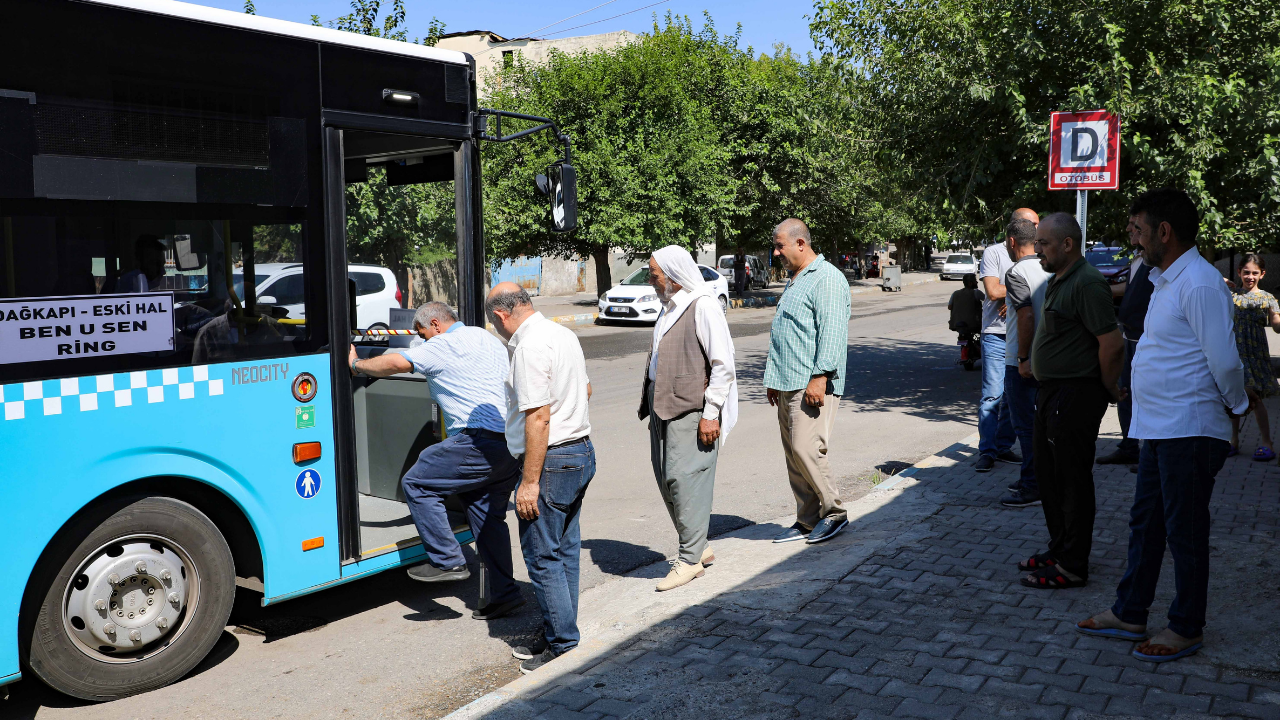 Diyarbakır'da ücretsiz ring seferleri başladı