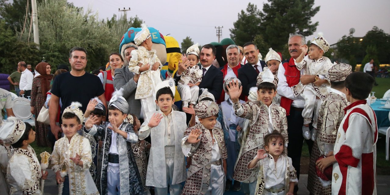 Diyarbakır'da 30 çocuk için sünnet şöleni düzenlendi