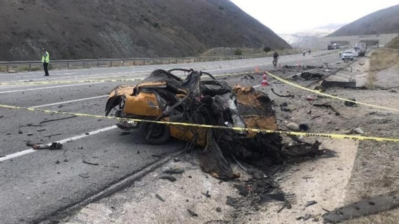 Erzincan'da feci kaza: 4 ölü, 2 yaralı