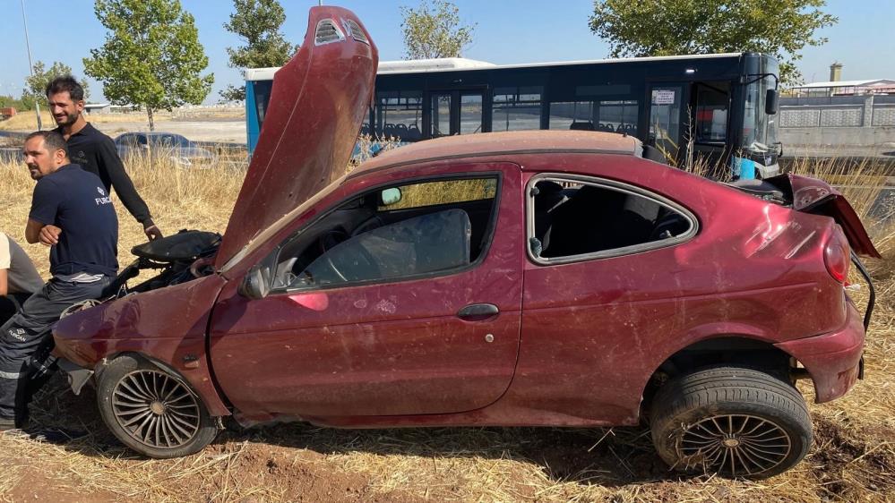 Diyarbakır’da sürücüsünün kontörlünden çıkan otomobil takla attı: 1 yaralı