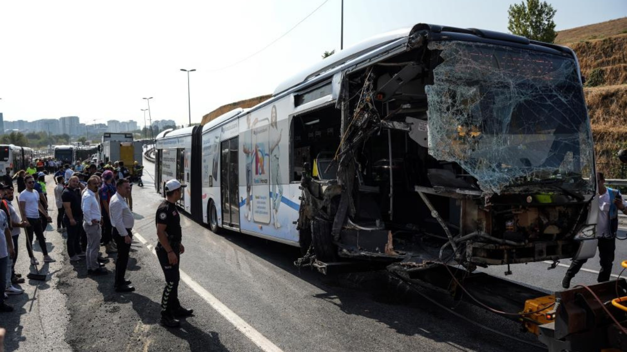 İstanbul Valiliğinden metrobüs kazası açıklaması