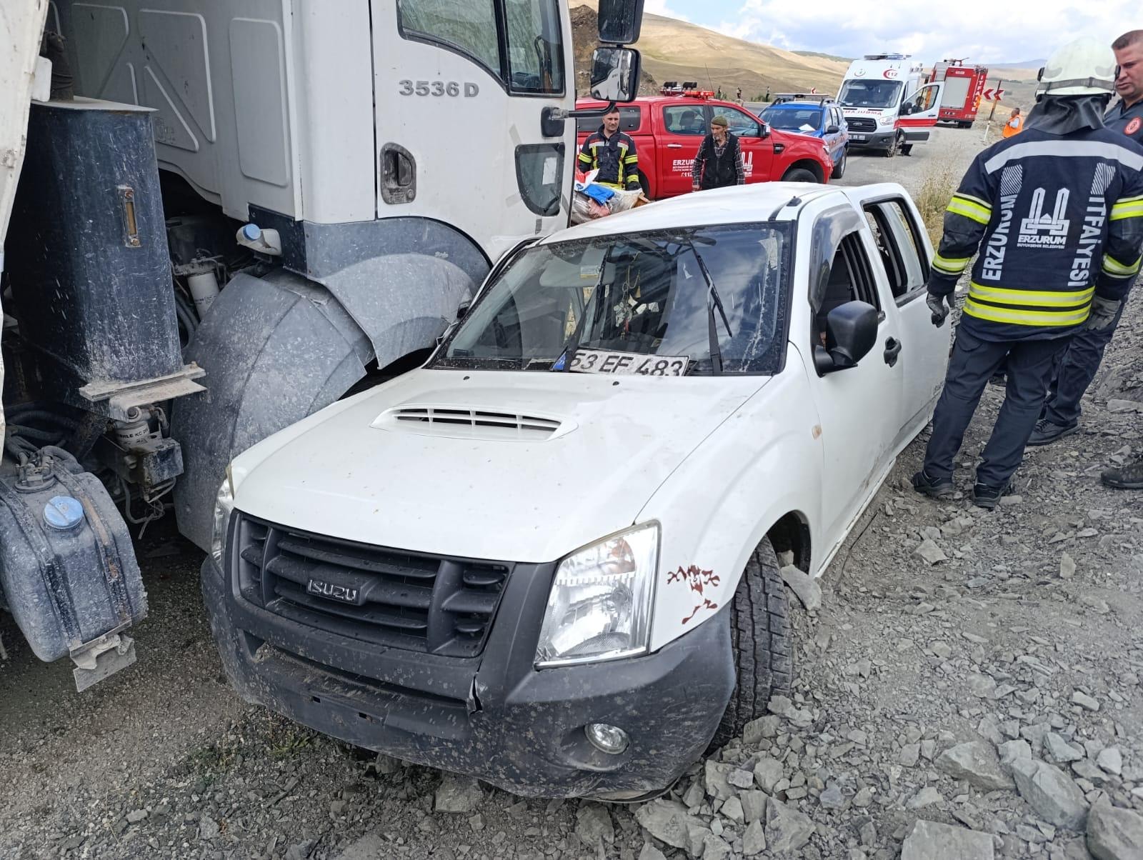 Erzurum'da feci kaza: Üç kişi öldü