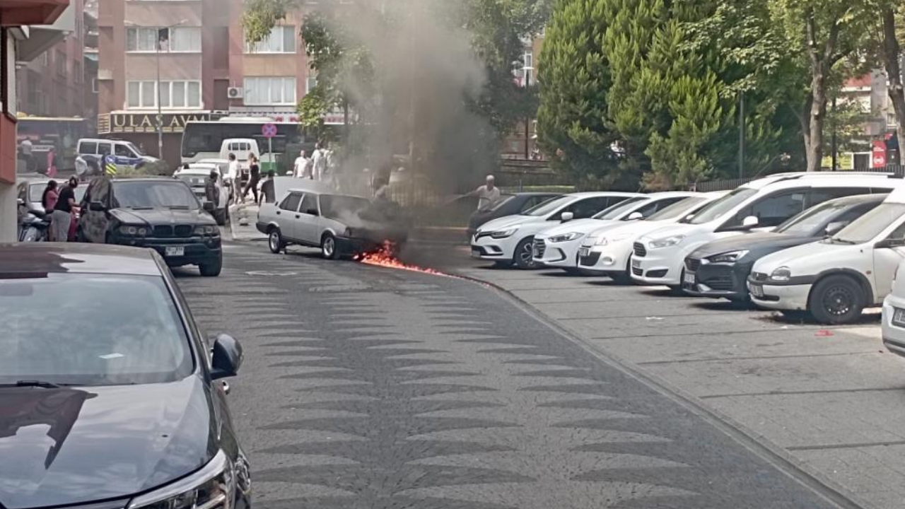 Otomobil alevlere teslim oldu, LPG tankı bomba gibi patladı