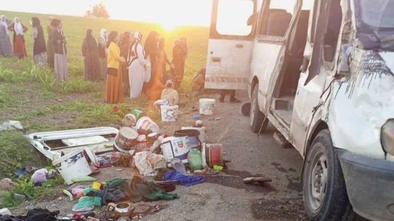 Tarım işçilerini taşıyan minibüs kaza yaptı; Çok sayıda yaralı var