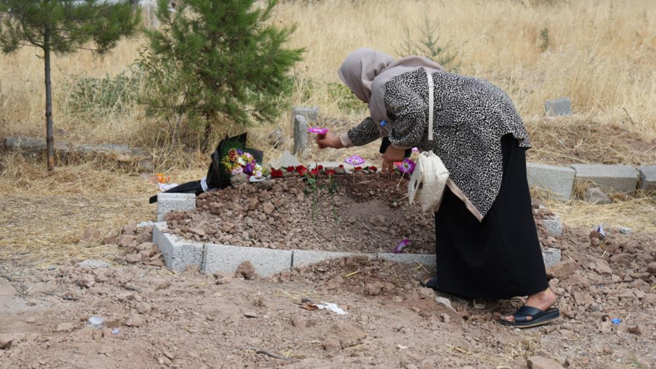 Narin son yolculuğuna uğurlandı: Anne ve babası katılamadı