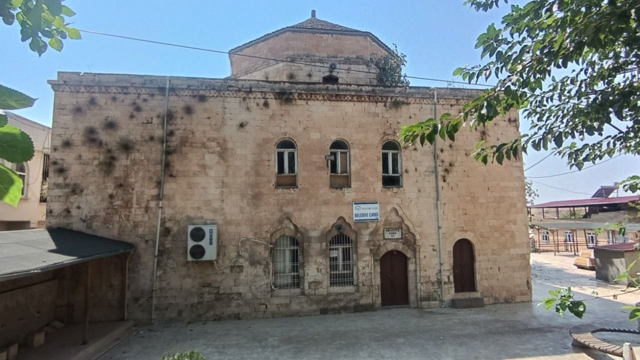 Silvan'da depremde hasar gören Belediye Camii ibadete açılmayı bekliyor