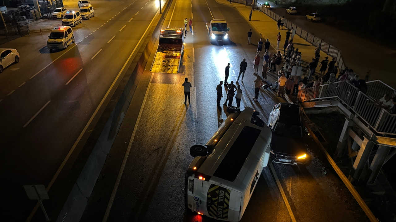 İşçi servisi kaza yaptı: Yaralılar var