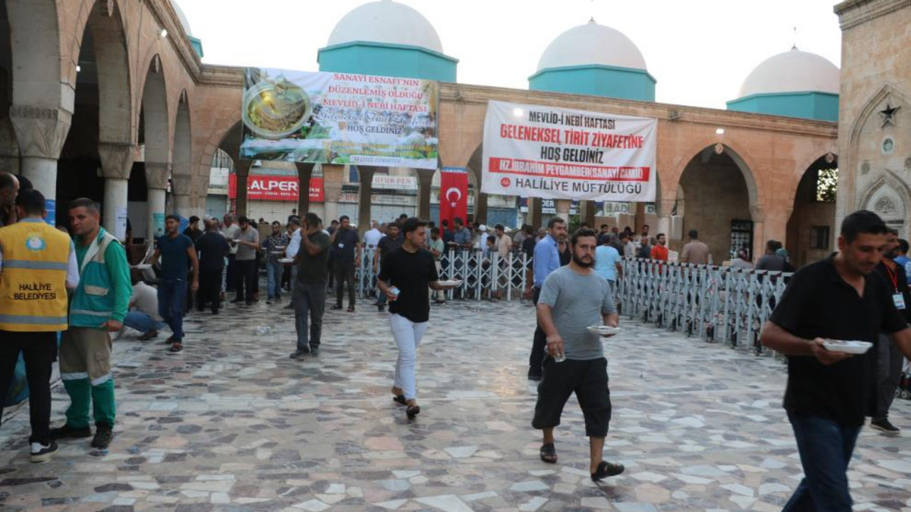 Şanlıurfa'da geleneksel tirit ikramı büyük ilgi gördü