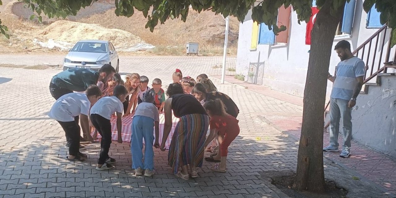 Narin’in okuduğu okulda öğretmen ve öğrencilere psikososyal destek