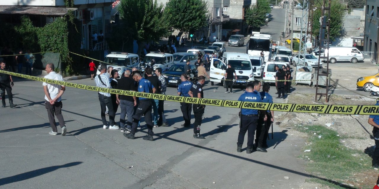 Husumetliler arasında silahlı kavga: 1'i ağır, 3 yaralı