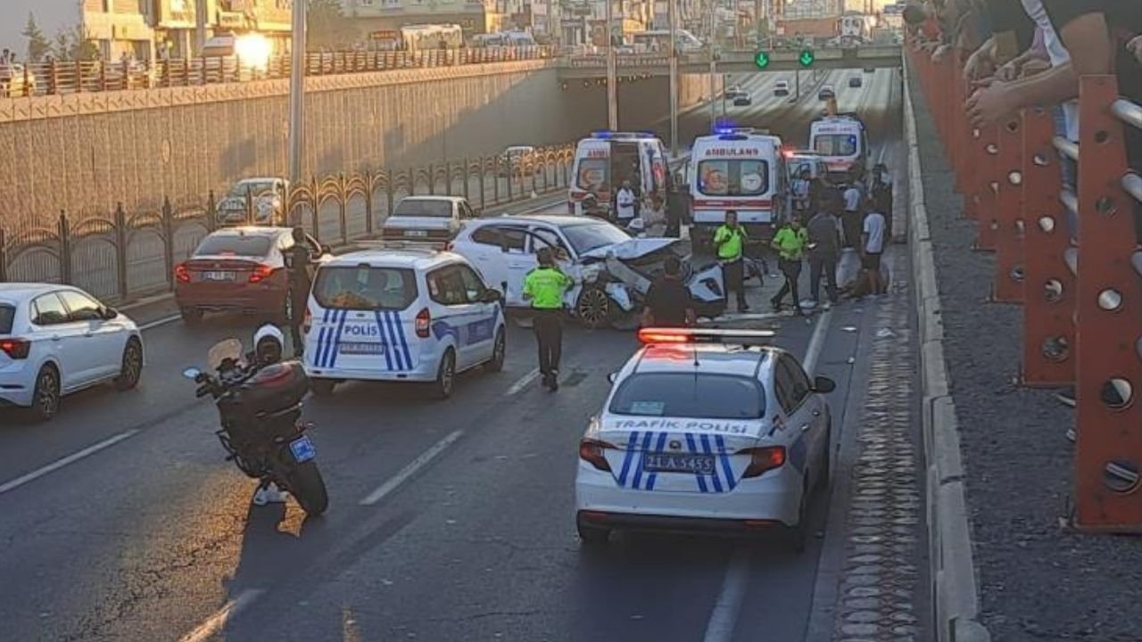 Diyarbakır'da otomobil motosiklete çarptı: 5 yaralı