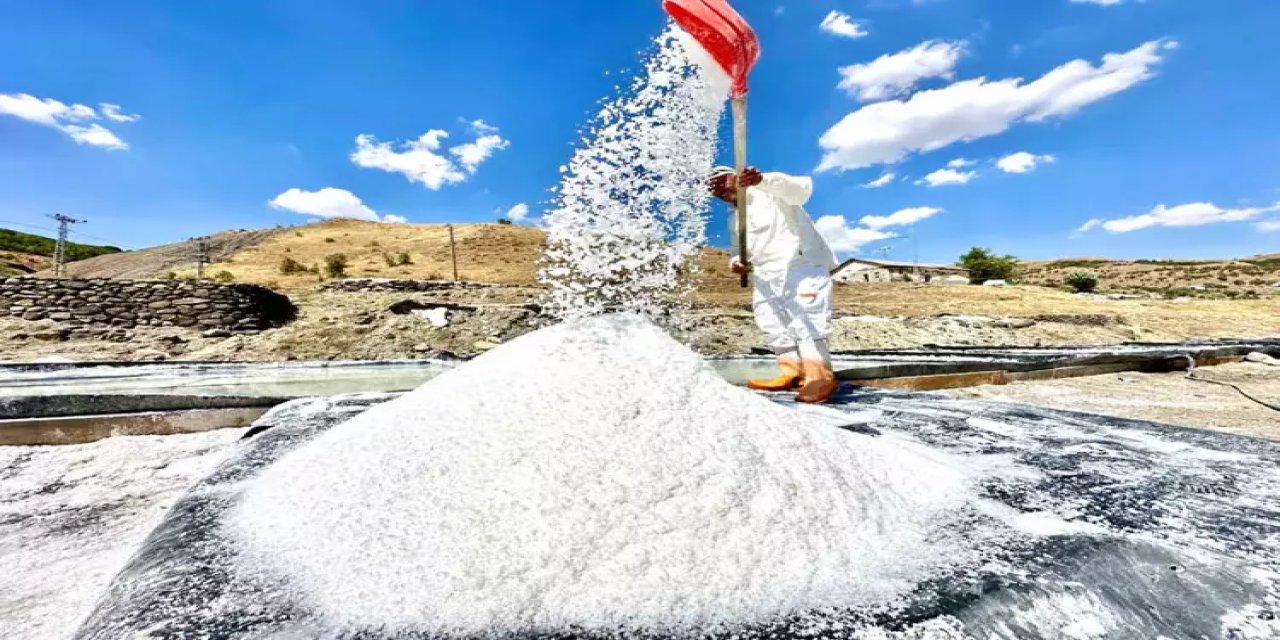 Asırlardır geleneksel yöntemlerle doğal tuz üretiliyor