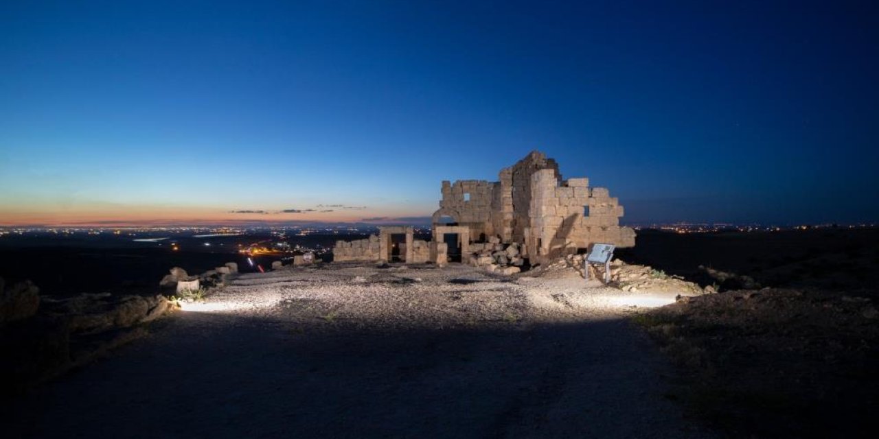 Zerzevan Kalesi fotoğrafları Balıkesir’de sergilenecek