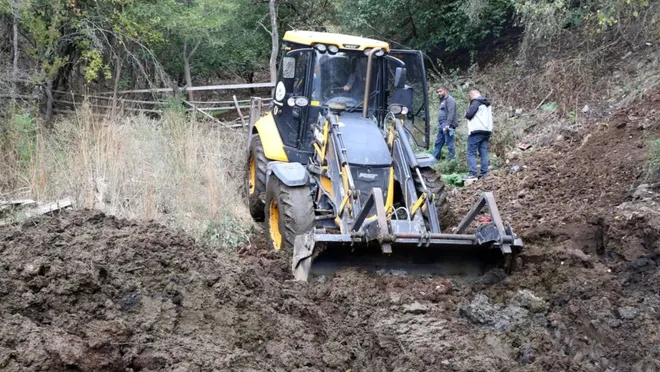 18 yıldır kayıp olan kadının oğlunun bahçesi kazılıyor