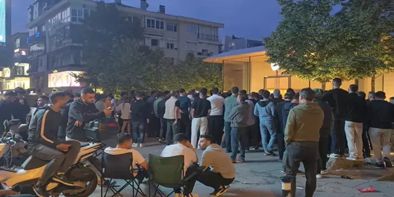 120 bin TL'lik telefon için, geceden sıraya girdiler