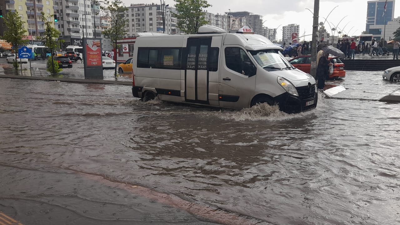 Meteoroloji saat verdi: Diyarbakır için şiddetli yağış uyarısı