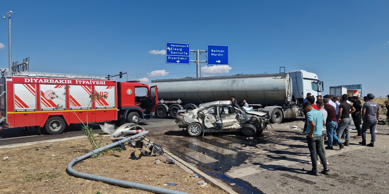 Diyarbakır'da tanker ile otomobil çarpıştı: 2'si ağır 4 yaralı