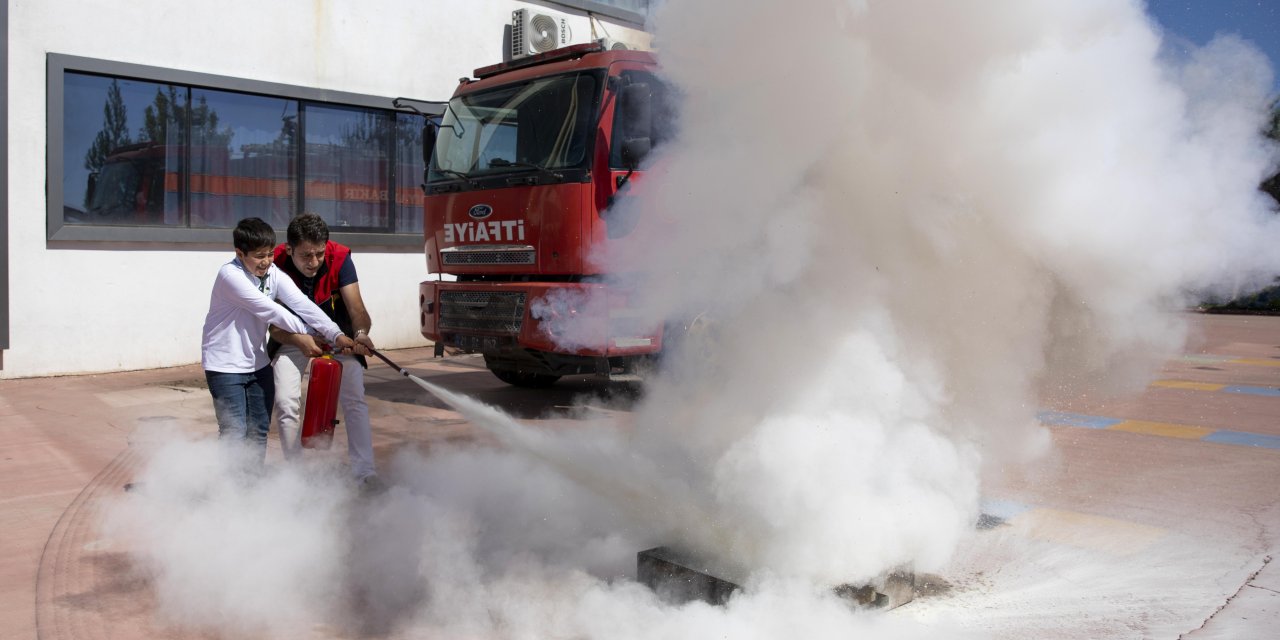 Diyarbakır'da öğrencilere yangına müdahale eğitimi verildi