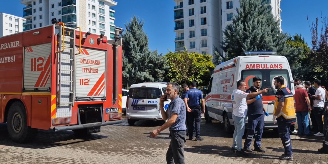 Diyarbakır'da 10 katlı binada yangın; 4'ü çocuk, 6 kişi dumandan etkilendi