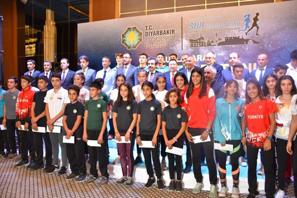 Diyarbakır’da Uluslararası Sur Yarı Maratonu heyecanı