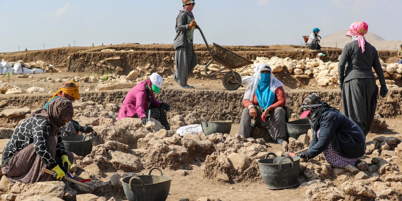 Diyarbakır’da mevsimlik tarım işçisi kadınlar "tarih işçisi" oldu