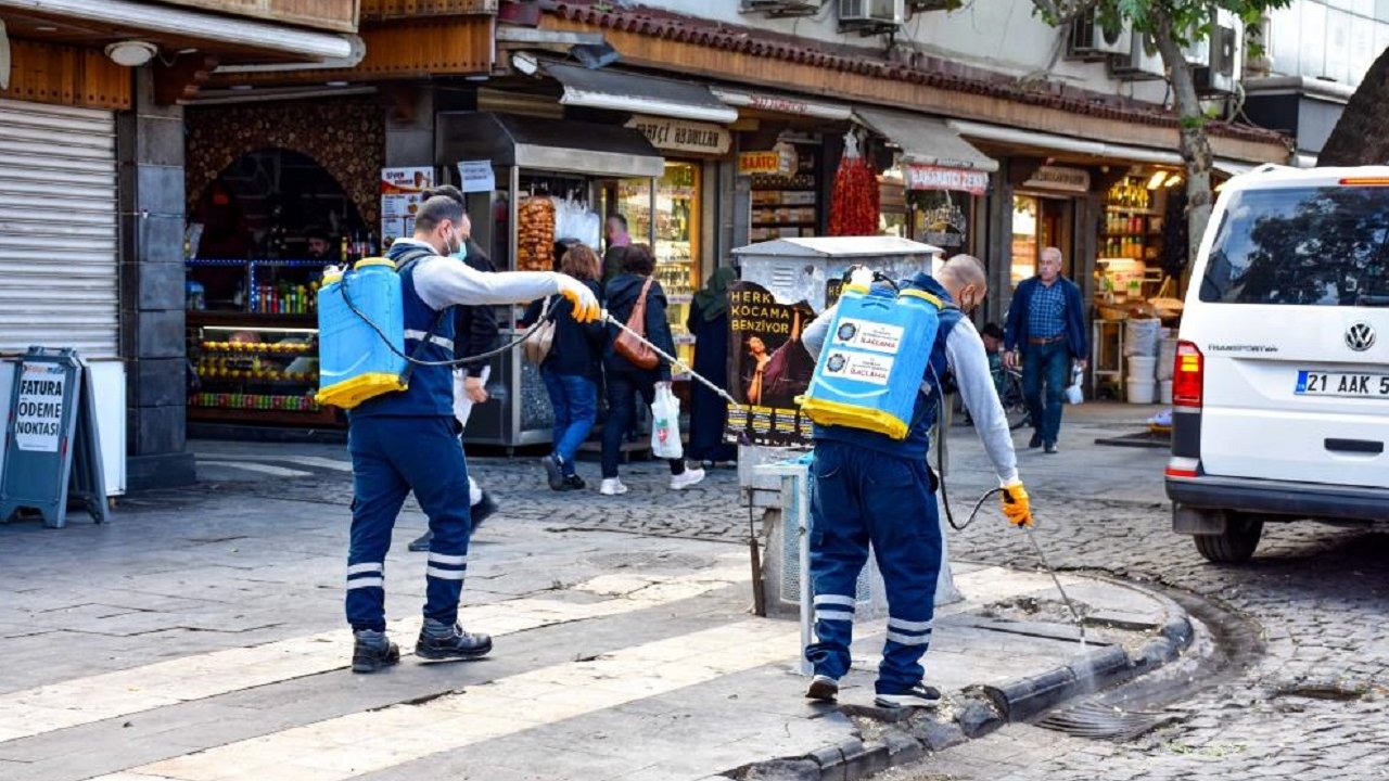 Diyarbakır'da ilaçlama çalışmaları sürüyor