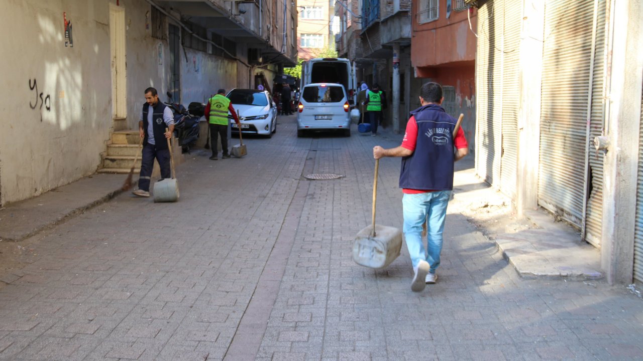 Bağlar Belediyesi'nden kapsamlı temizlik çalışmaları