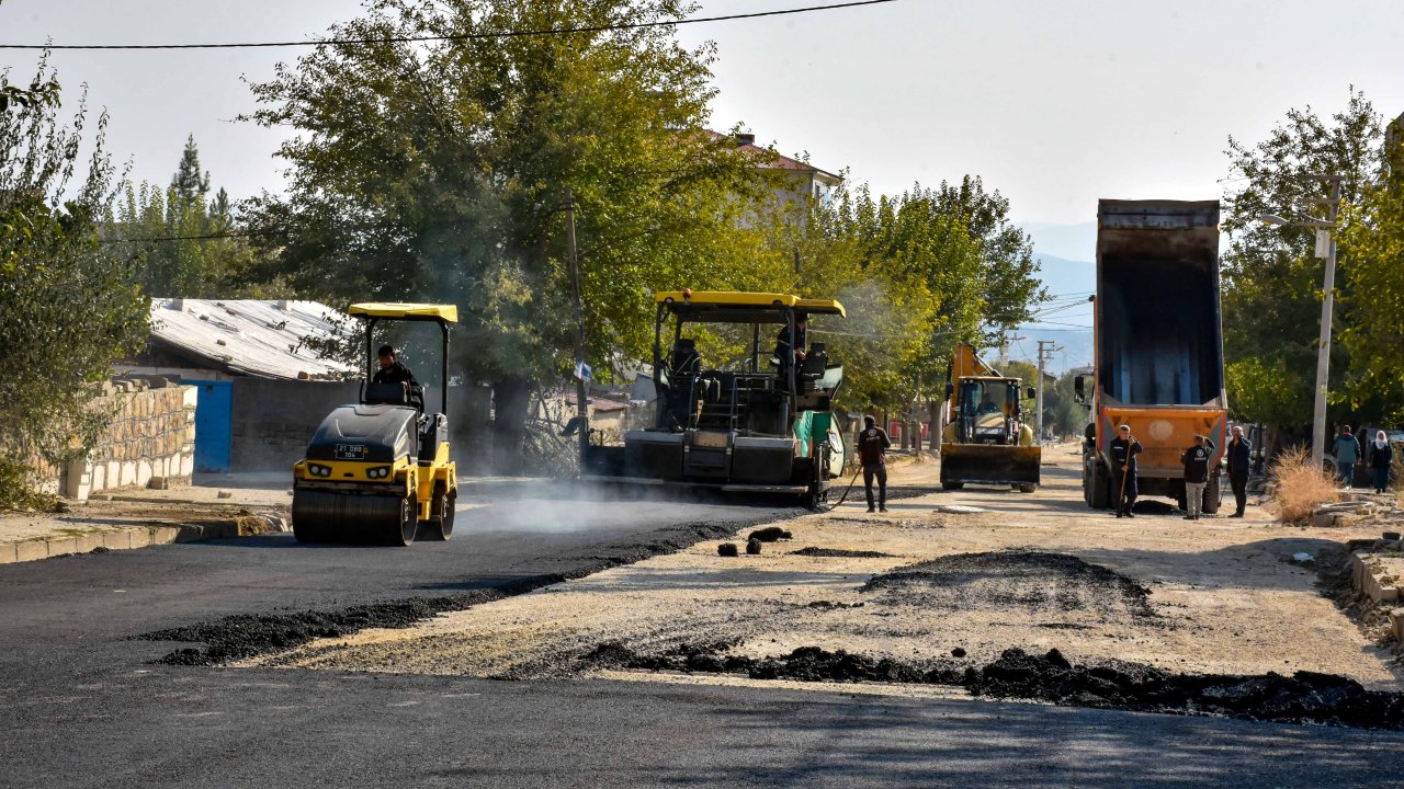 Lice’de yollara asfalt serildi