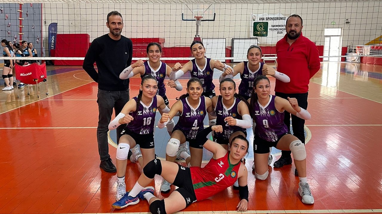 Diyarbakır Büyükşehir voleybolda yarı finalde