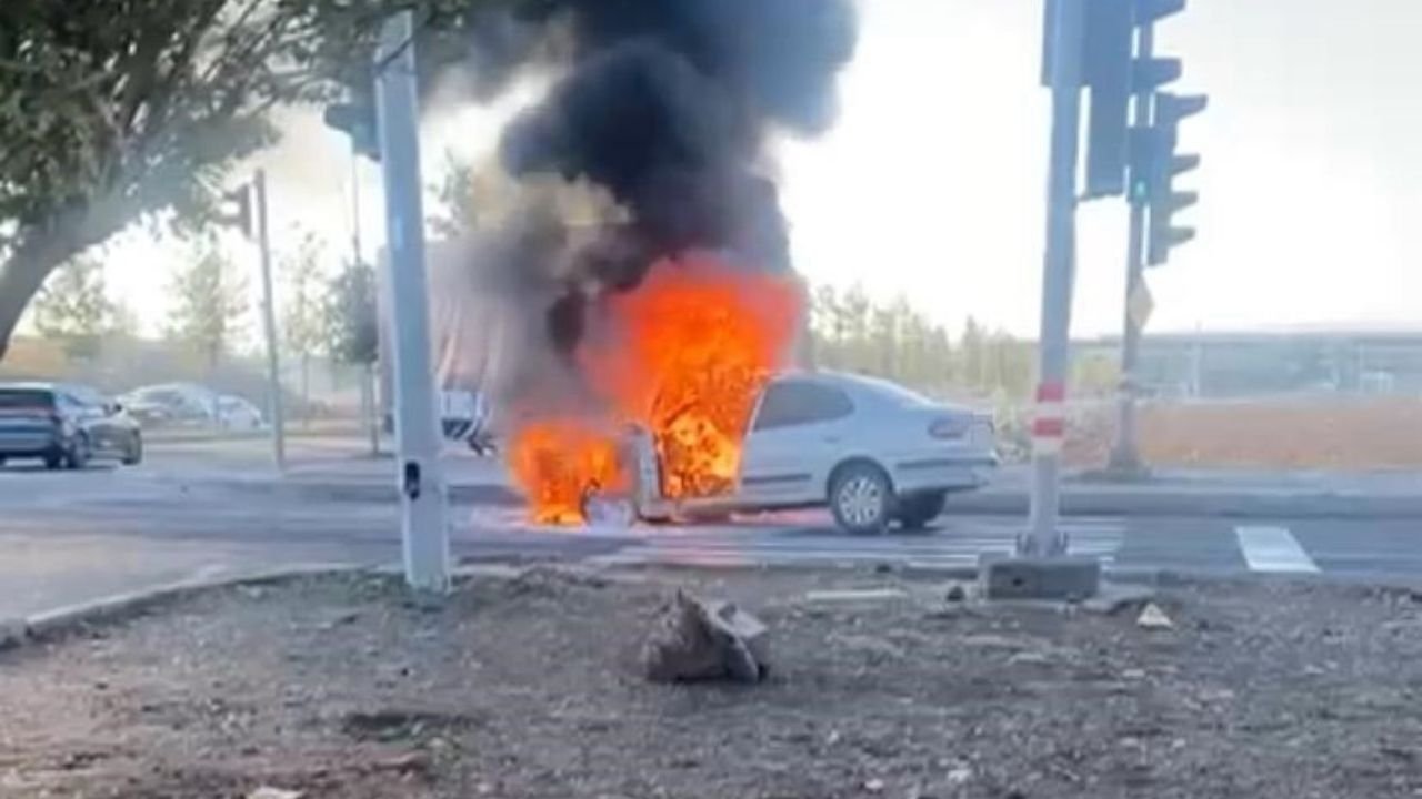 Diyarbakır’da seyir halindeki otomobilde yangın