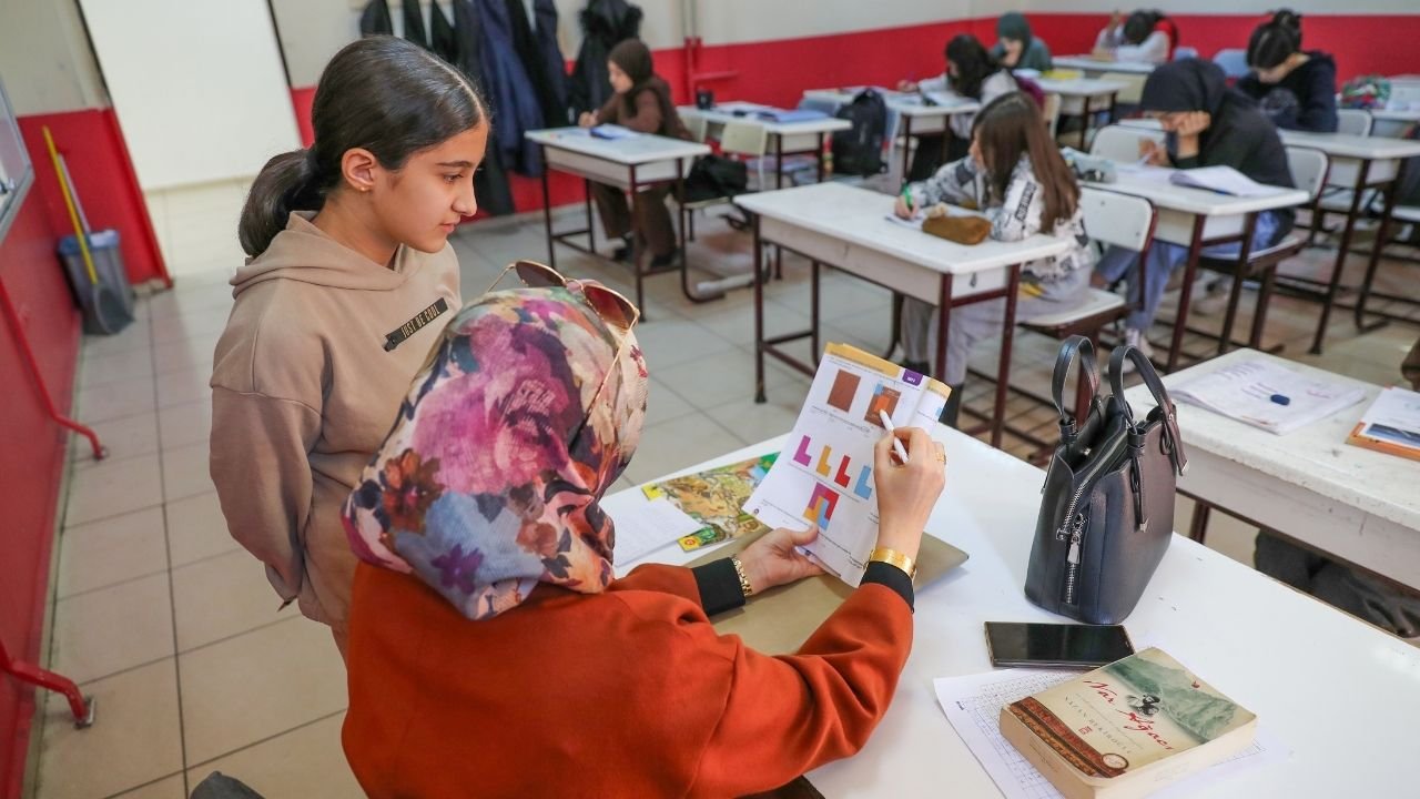 Diyarbakır'da 'Fedakar Öğretmenler' tatil yapmıyor