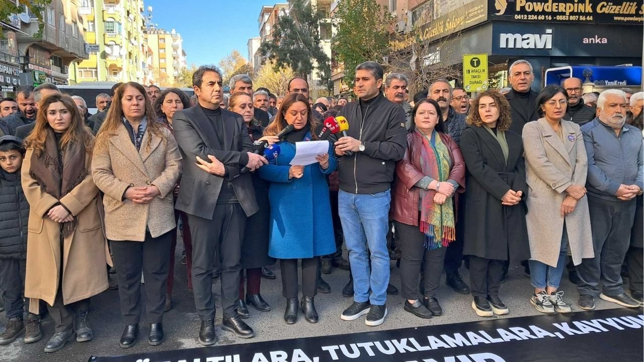 Diyarbakır’da ‘Öcalan ile müzakereyi başlatın’ çağrısı