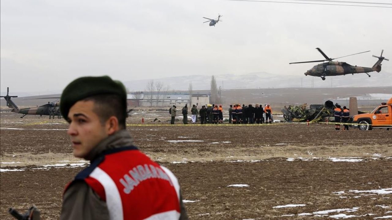 Isparta’da askeri helikopter düştü: 6 şehit