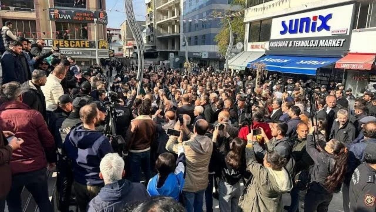 Van’da kayyum kararı: Gazetecilerin de bulunduğu 127 kişi gözaltına alındı