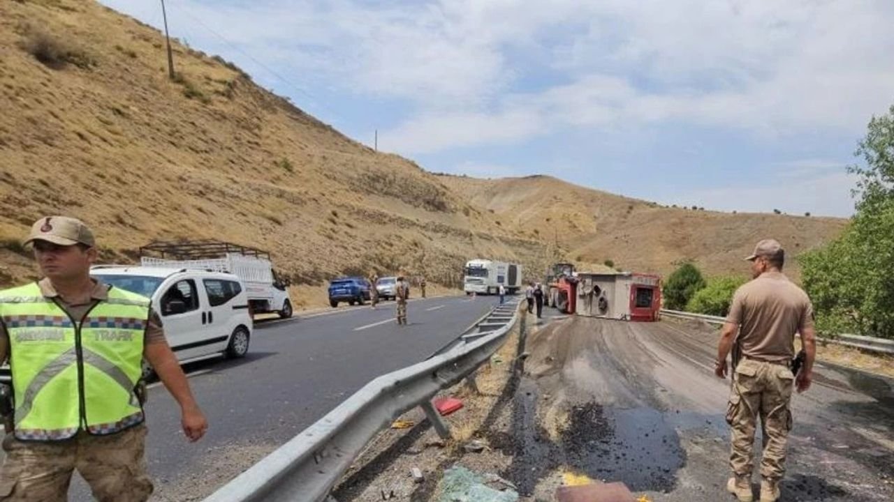 Diyarbakır’da itfaiye aracı devrildi: 1 ağır 3 yaralı