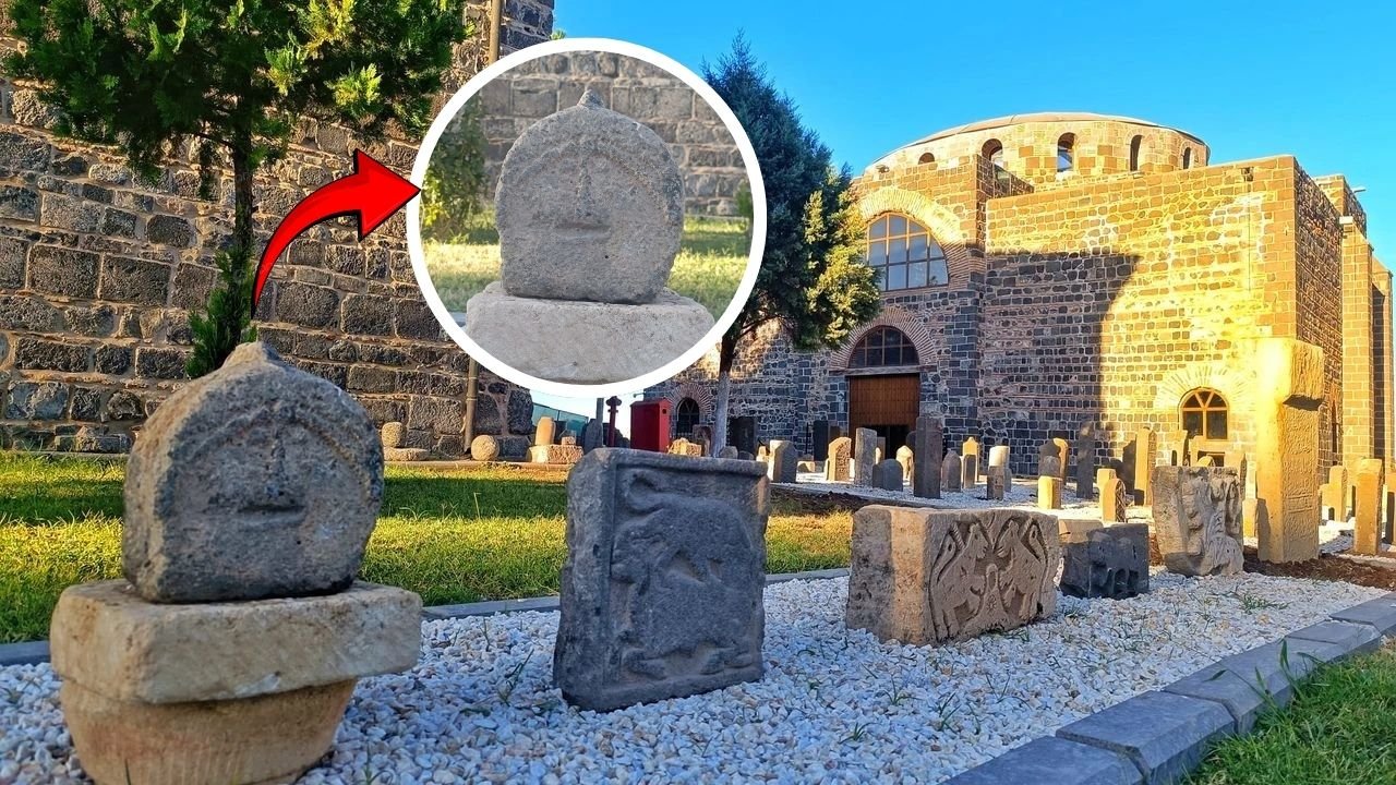 Diyarbakır Müzesi’nde ilkler bitmiyor; Şimdi de insan yüzlü mezar taşı