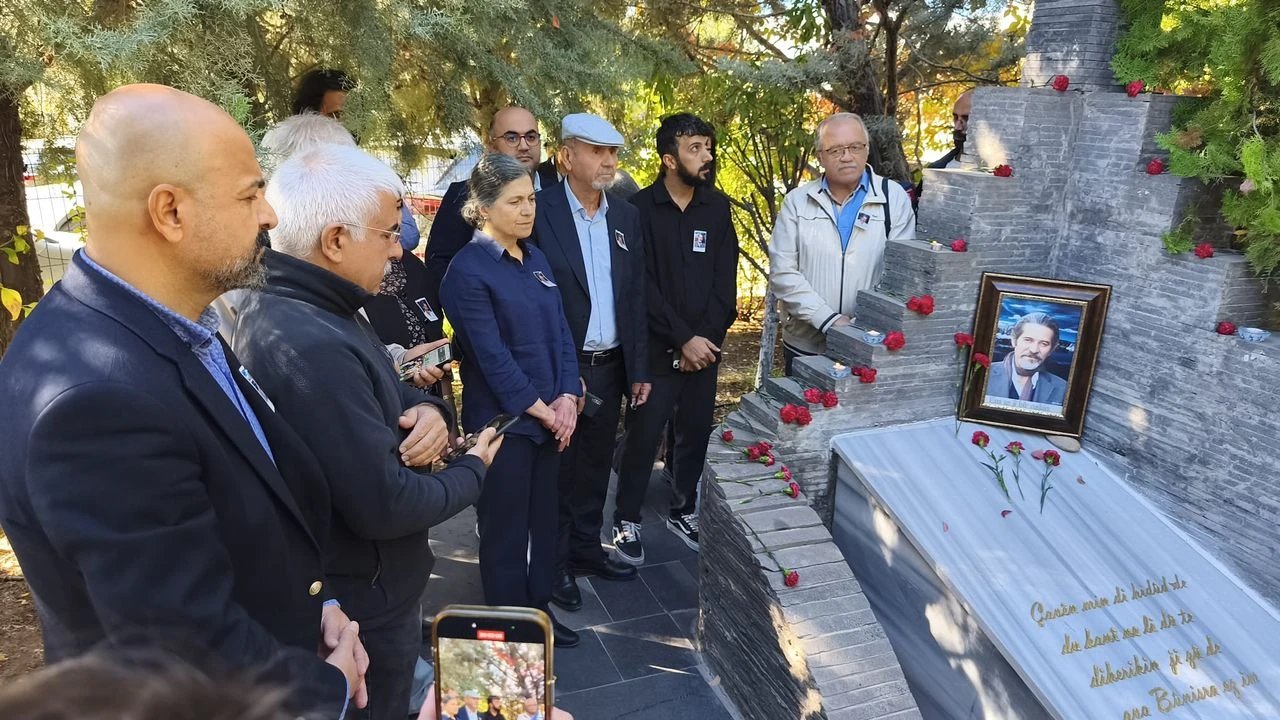 Arjen Arî Diyarbakır'da mezarı başında anıldı