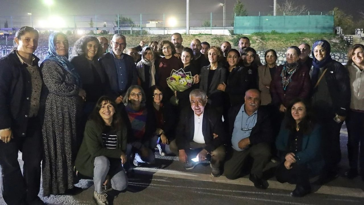 Diyarbakır eski vekili tahliye edildi; Sürecin arkasındayız!