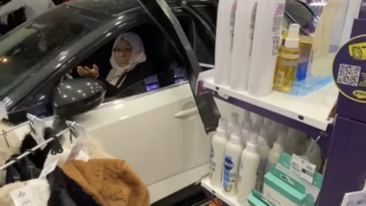 Yer Diyarbakır; Direksiyon hakimiyetini kaybetti, mağazaya daldı