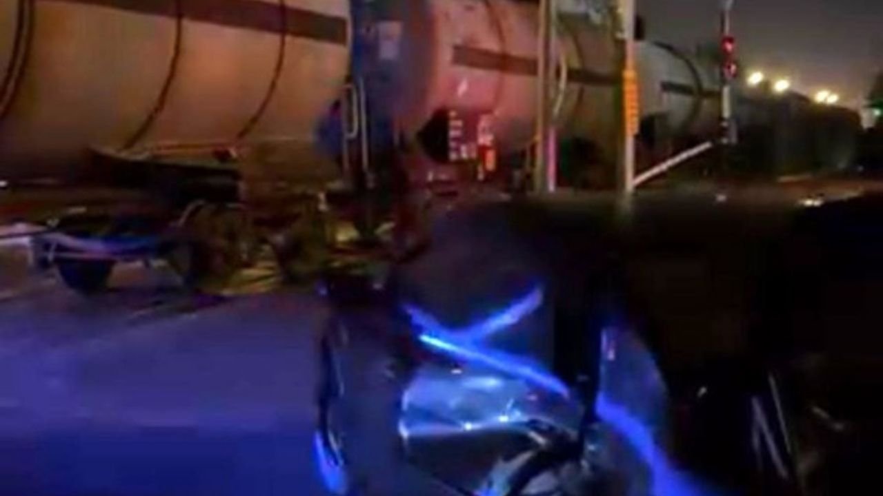 Diyarbakır'da tren otomobile çarptı: 1 yaralı