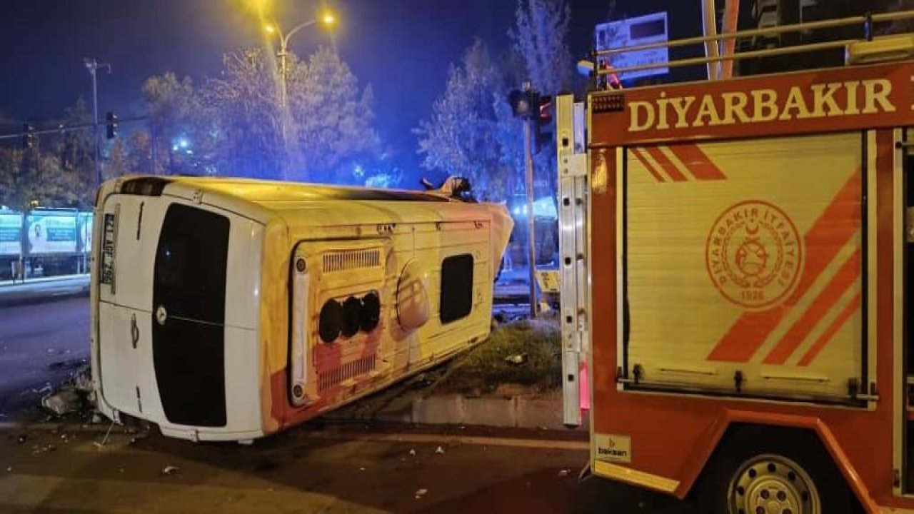 Devrilen minibüsteki 4 kişi yaralandı