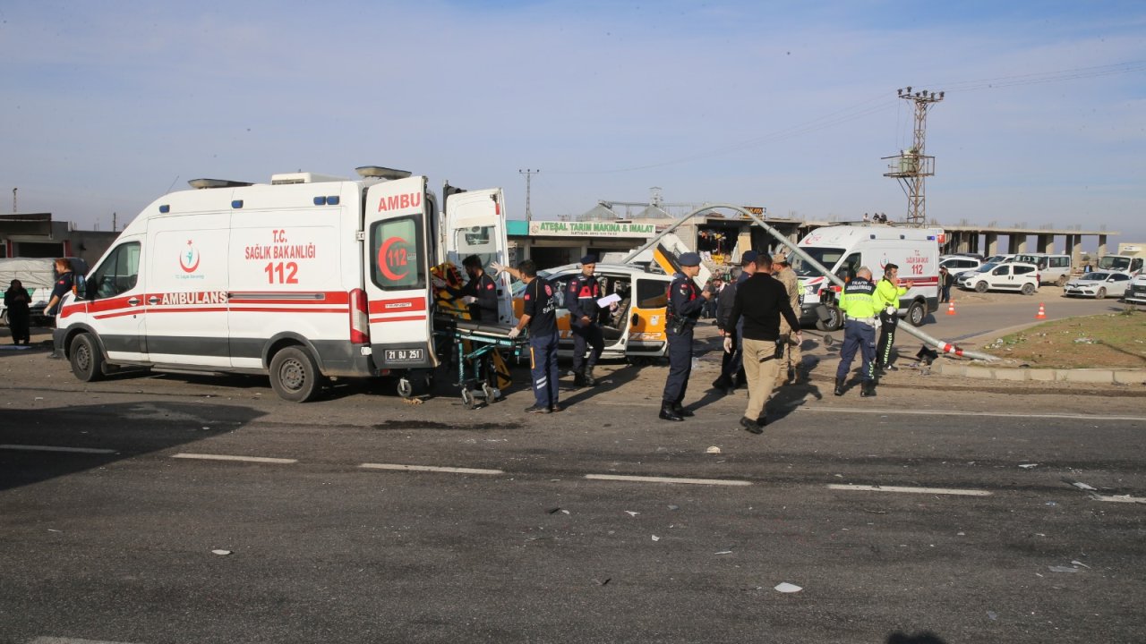 Diyarbakır'da zincirleme trafik kazası; Ölü ve yaralılar var