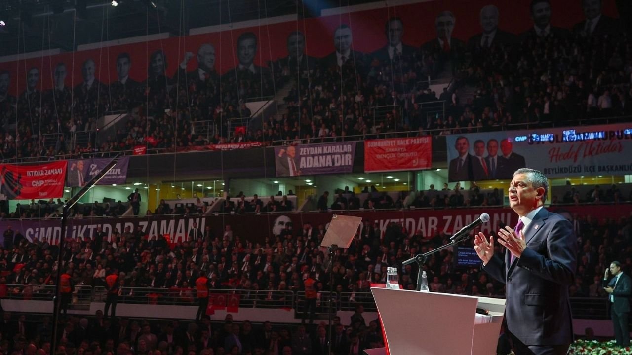 CHP’de firesiz kongre; Özgür Özel yeniden başkan